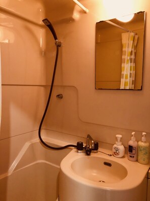 Bunk Bed Twin | Bathroom shower - Fushimi-IVY Bunk bed twin 2 (Kyoto)