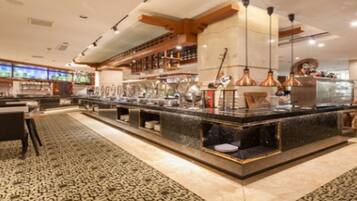 每日供应自助早餐(每人 CNY 68)