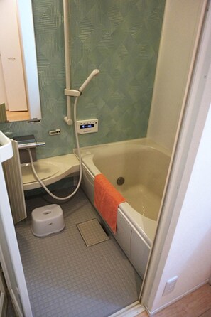 Detached House | Bathroom | Combined shower/bathtub, rainfall showerhead, free toiletries - Ichijyo PREMIUM (Kyoto)