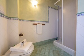 Dusche, Bidet, Handtücher