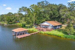 Exterior - ISLAND DREAM!  Chef's Kitchen! Boat rental! Maui mat/ Kayak/SUP/game room (Murchison)