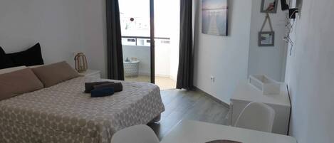 Iron/ironing board, internet, bed sheets