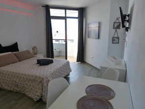 Bügeleisen/Bügelbrett, Internetzugang, Bettwäsche