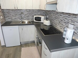 Refrigerador, microondas, horno y tostadora 