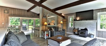 Breakaway House: Renovated Killington Duplex, Unit B. Great location! Close to Skiing.