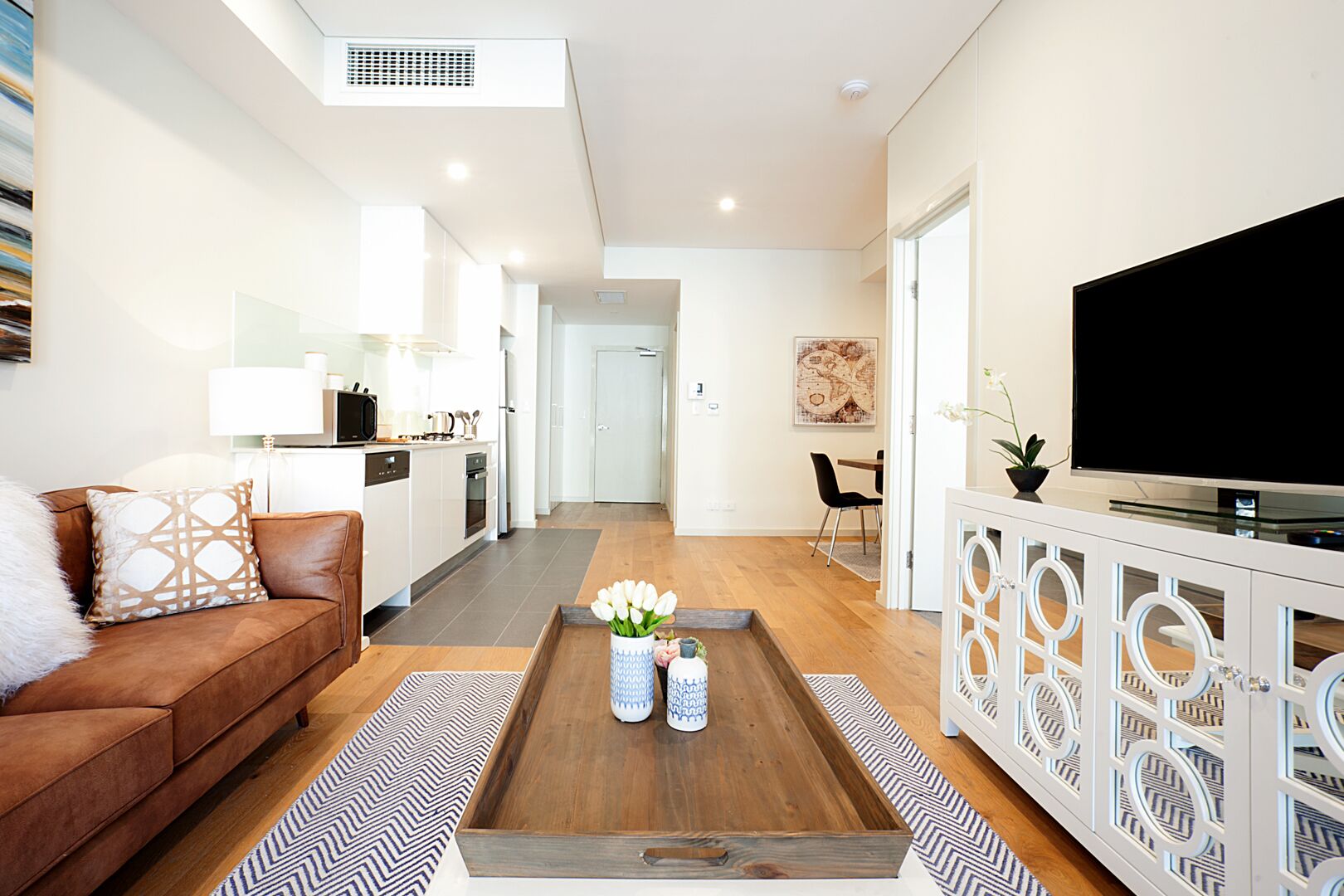 Exclusive Apartment, 1 Bedroom | Living area | 42-inch flat-screen TV with digital channels, TV, Netflix