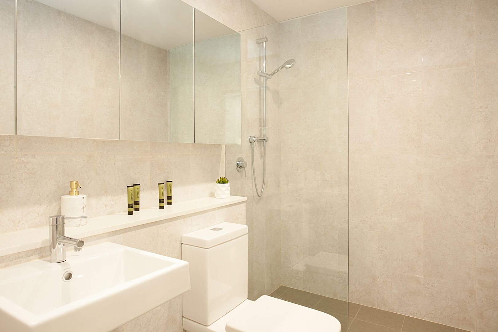 Exclusive Apartment, 1 Bedroom | Bathroom | Shower, towels, soap, shampoo