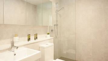 Exclusive Apartment, 1 Bedroom | Bathroom | Shower, towels, soap, shampoo