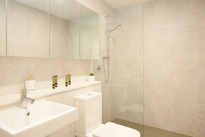 尊爵公寓, 1 間臥室 | 浴室 | 淋浴設備、毛巾、肥皂、洗髮精