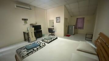 Dobbeltrom – basic | Skrivebord, wi-fi (inkludert) og sengetøy