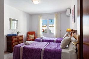 3 bedrooms, iron/ironing board, free WiFi, bed sheets - Beachside Villa "Muñoz" with Heated Pool, Air Conditioning & Wi-Fi (Puerto del Carmen)