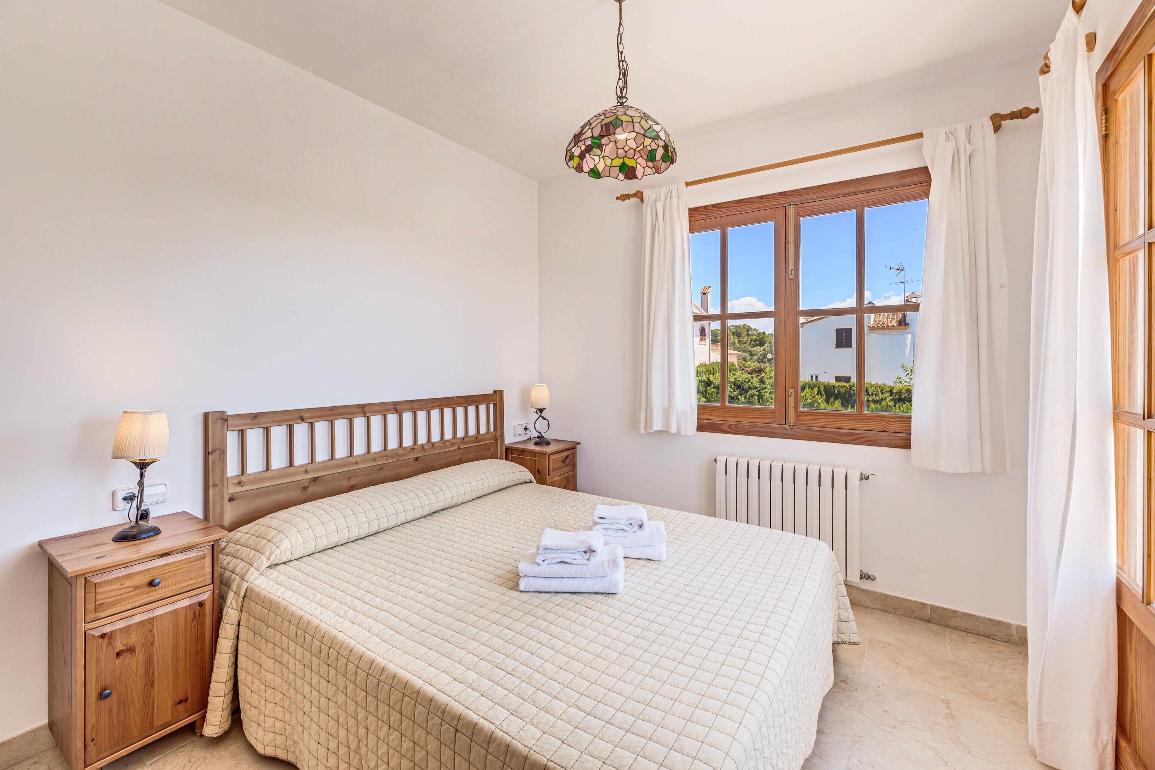 4 slaapkamers, een strijkplank/strijkijzer, gratis wifi, beddengoed