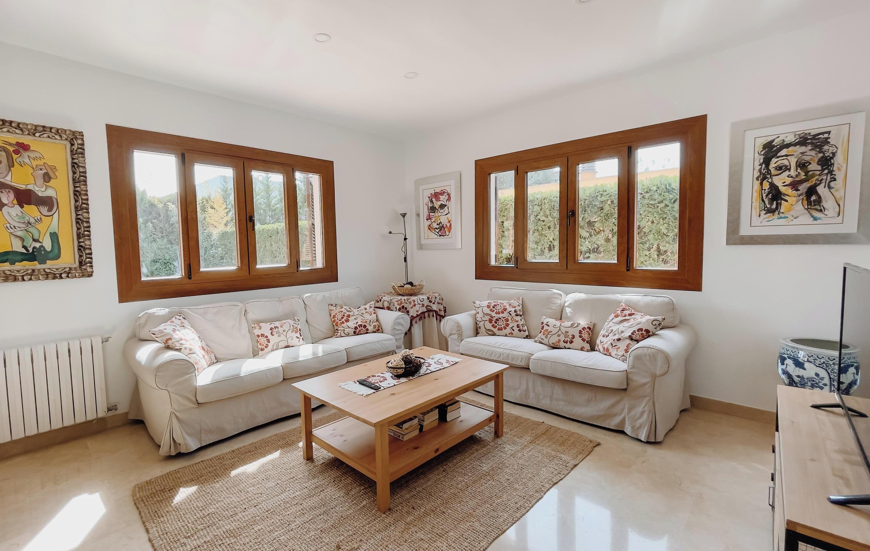 Televisión y chimenea 