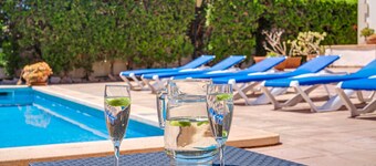 Holiday Home Villa Isabel with Pool, Wi-Fi, Garden & Terrace