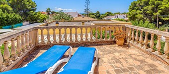 Vakantiehuis Villa Isabel met zwembad, Wi-Fi, tuin & terras