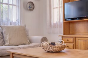 Televisión y chimenea 