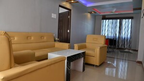 Lobby sitting area - Hotel Ravi Teja (Adilabad)