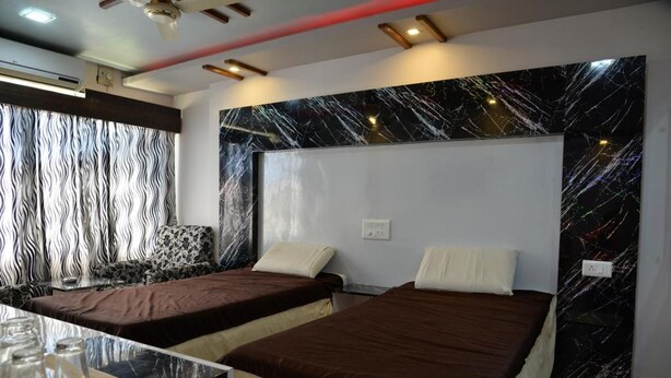 Deluxe Room - Hotel Ravi Teja (Adilabad)