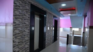 Hallway - Hotel Ravi Teja (Adilabad)