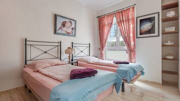 3 bedrooms, iron/ironing board, free WiFi, bed sheets