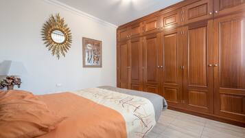 3 Schlafzimmer, Bügeleisen/Bügelbrett, kostenloses WLAN, Bettwäsche