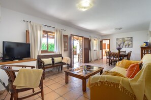 TV, stereo - Enchanting Villa "Casa Es Pins" with Pool, Terrace, Air Conditioning & Wi-Fi (Santa Eulalia del Río)