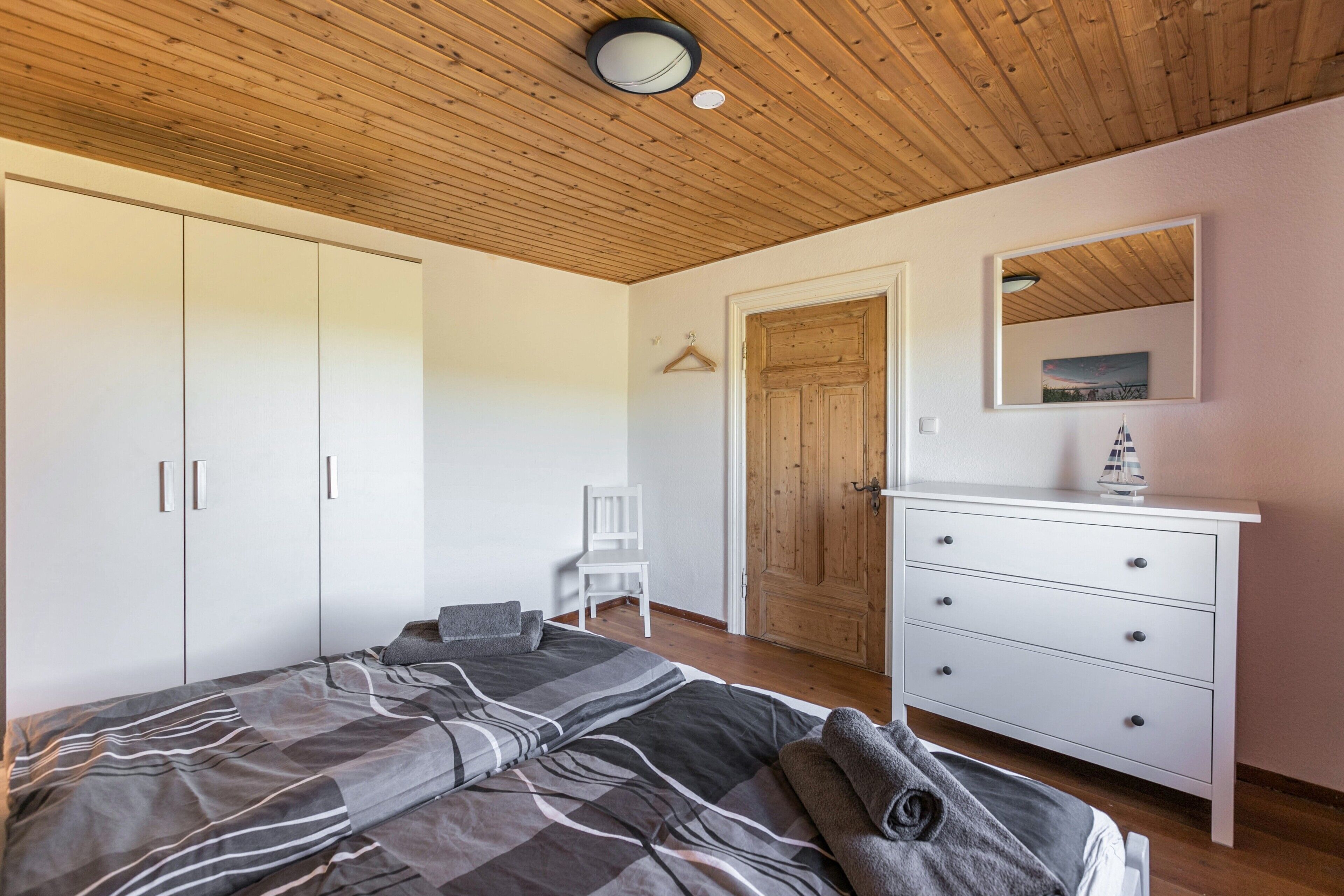 2 chambres, fer et planche à repasser, Wi-Fi gratuit, draps fournis