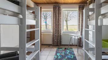 2 bedrooms, iron/ironing board, free WiFi, bed sheets