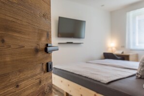 2 chambres, fer et planche à repasser, Wi-Fi gratuit, draps fournis