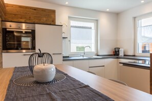 Refrigerador, horno, parrilla de estufa y lavavajillas