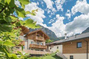 Exterior - Holiday Apartment "Roderer" with Mountain View, Wi-Fi, Balconies & Terrace (Völs)