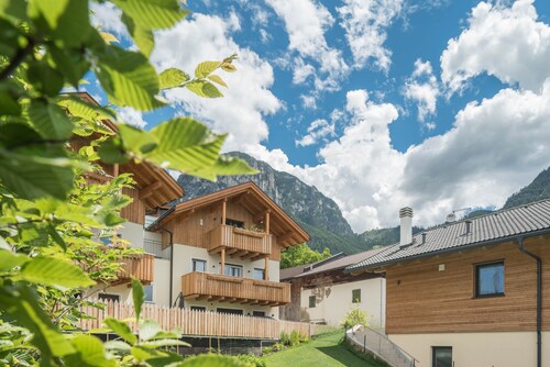 Holiday Apartment "Roderer" with Mountain View, Wi-Fi, Balconies & Terrace