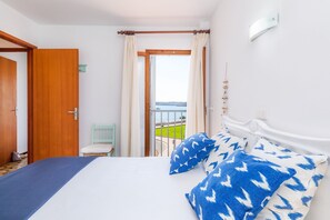 2 bedrooms, iron/ironing board, free WiFi, bed sheets - Holiday Apartment Cala Nau Blau Turquesa with Sea View, Private Covered Terrace & Balcony (CALA MILLOR)
