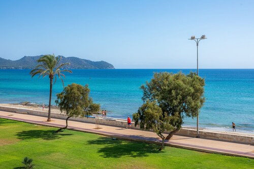 Holiday Apartment Cala Nau Blau Turquesa with Sea View, Private Covered Terrace & Balcony