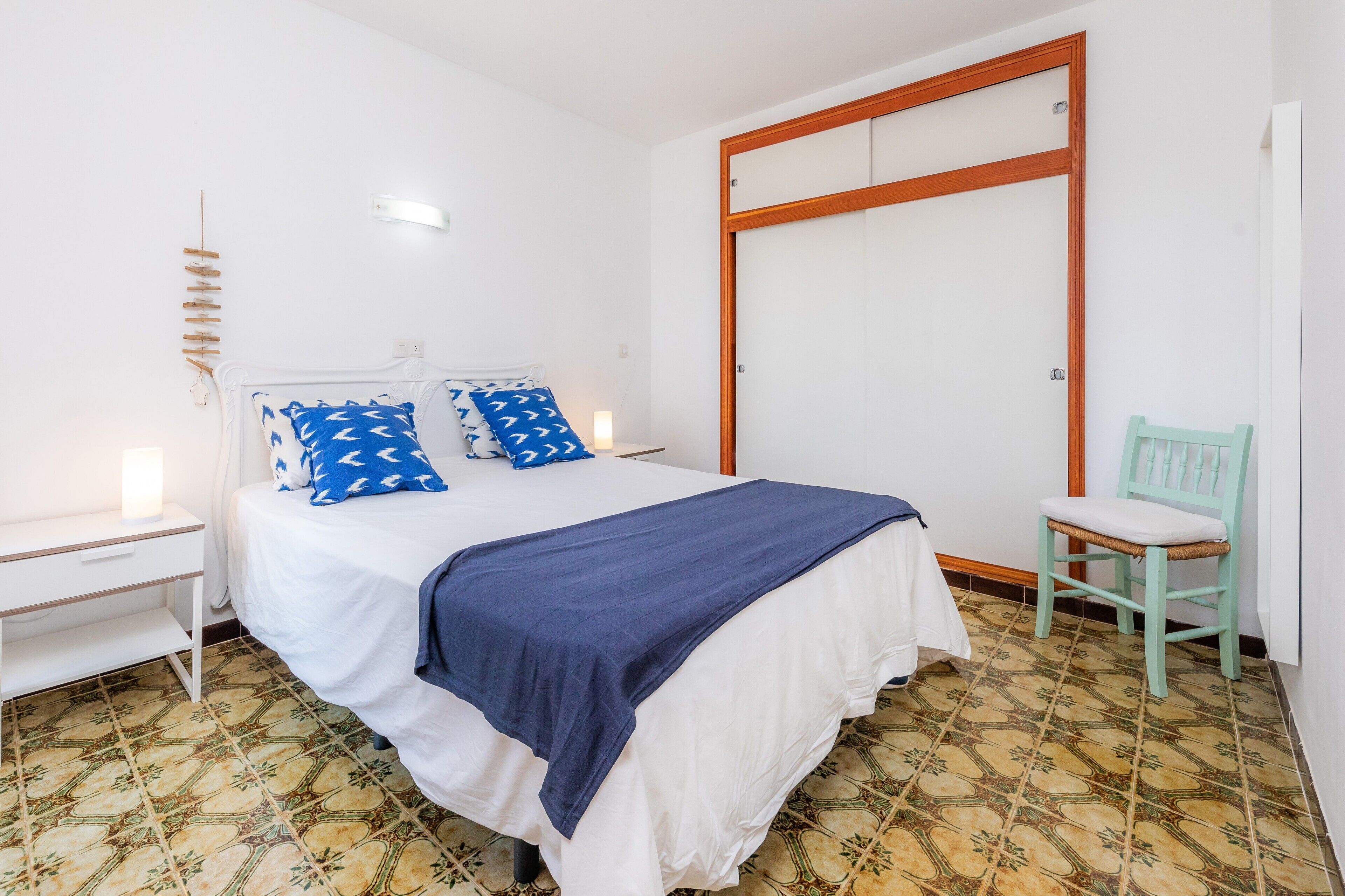 2 dormitorios, tabla de planchar con plancha, wifi gratis y ropa de cama