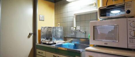 Twin Bed | Private kitchenette | Fridge, microwave, stovetop, rice cooker