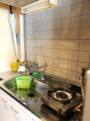 Twin Beds | Private kitchenette | Fridge, microwave, stovetop, rice cooker