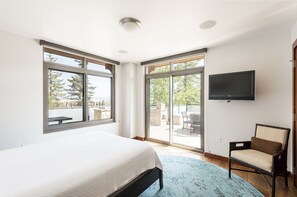 2 bedrooms, iron/ironing board, Internet, bed sheets