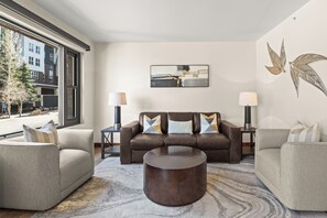 Smart TV, fireplace - Luxury Ski-In/Ski-Out In Park City Mountain Village - Common Pool and Hot Tub (Park City)