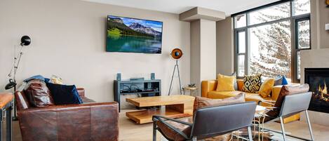 TV, fireplace