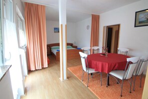 3 Schlafzimmer, Babybetten, kostenloses WLAN