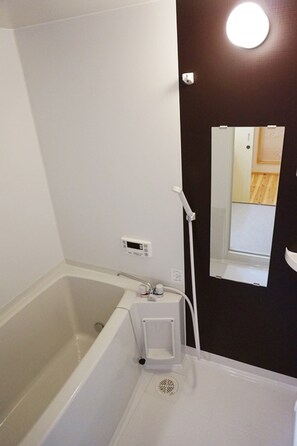 Detached House | Deep soaking bathtub