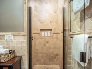 Bathtub, hair dryer, shampoo - Rooftop Penthouse (Key West)