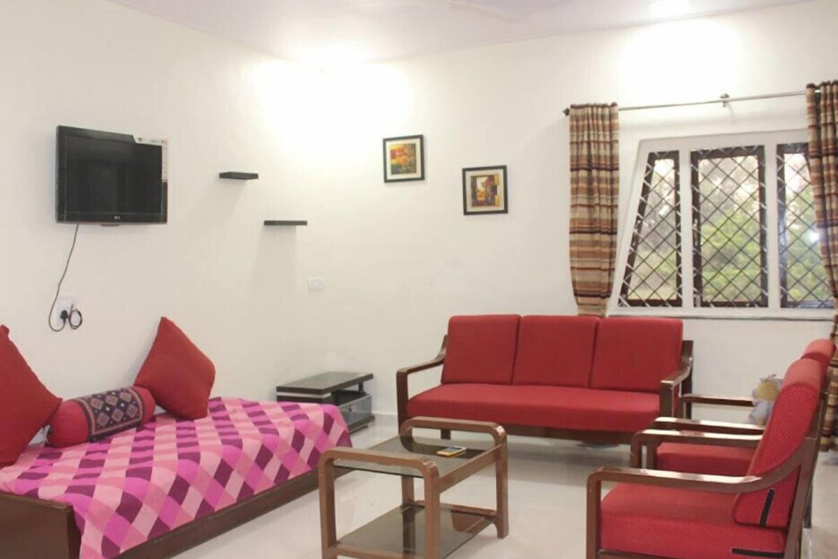 Villa, 2 Bedrooms | Living area | 30-inch LED TV with cable channels, TV