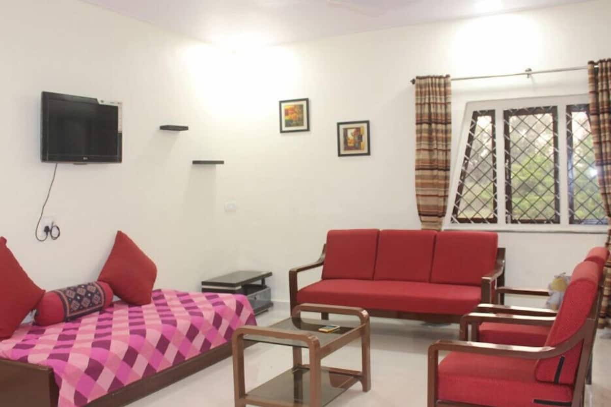 Villa, 2 Bedrooms | Living area | 30-inch LED TV with cable channels, TV