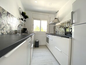 Réfrigérateur, micro-ondes, four, lave-vaisselle