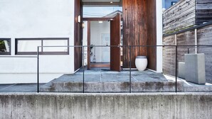 مدخل المنشأة