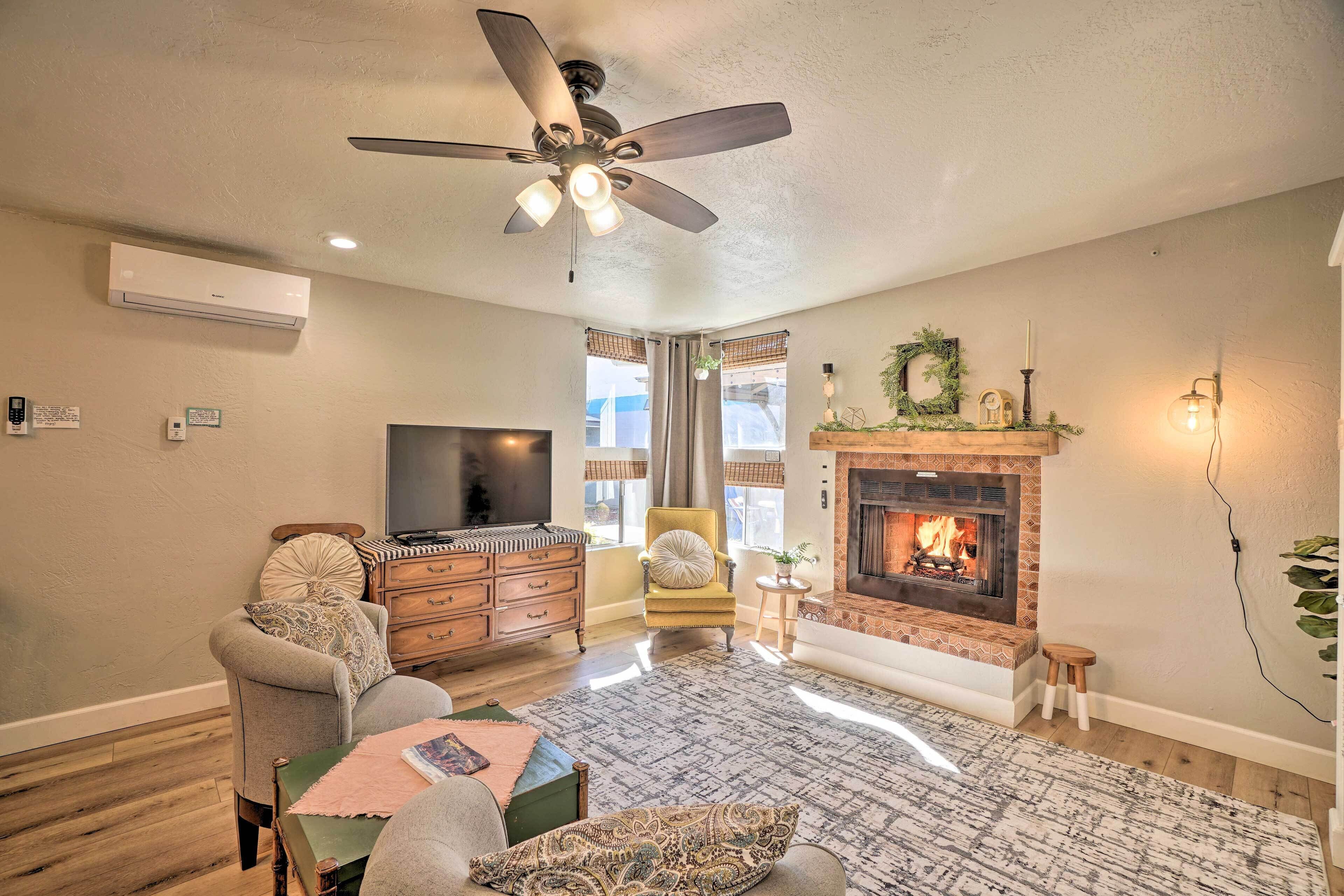 Central Williams Studio w/ Fireplace: on Route 66!