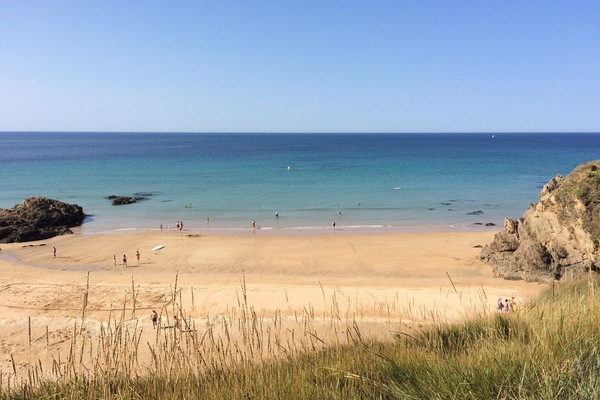 Plage, chaises longues, serviettes de plage