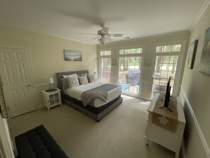 4 多间卧室、办公桌、熨斗/熨衣板、旅行婴儿床